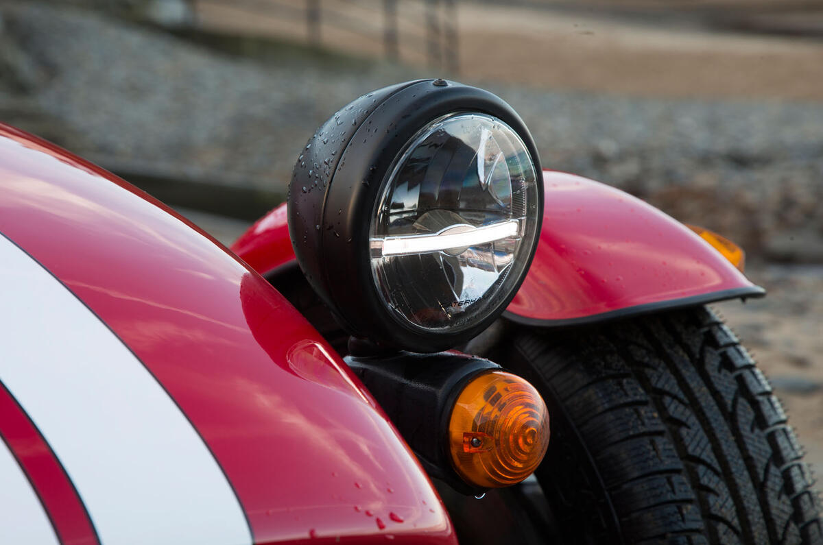 Morgan 3 Wheeler, Caterham Seven 310R, Ariel Nomad: winter drive 