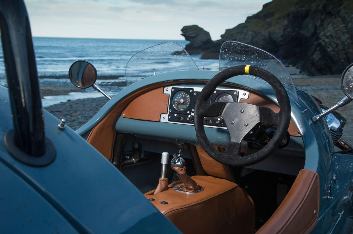 Morgan 3 Wheeler, Caterham Seven 310R, Ariel Nomad: winter drive 