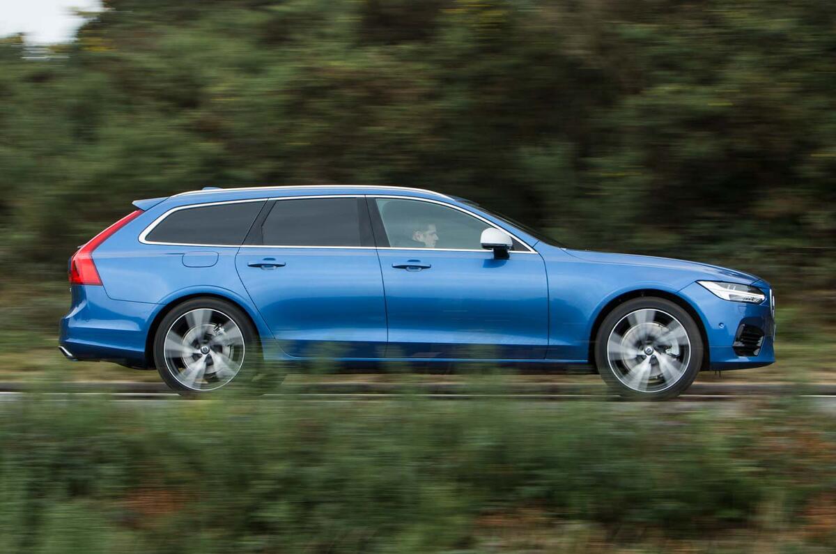 Volvo V90 2017 side tracking Volvo V90 2017 side tracking