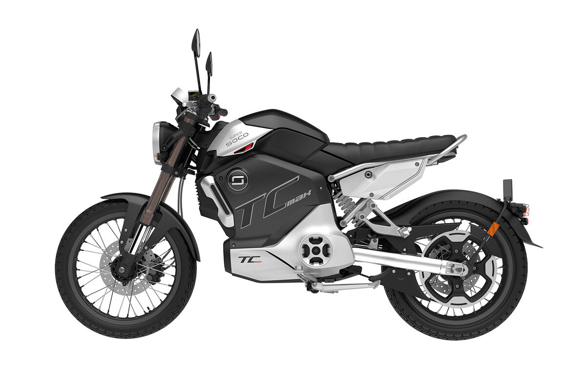 Super Soco TC Max feels very light, making it ideal for beginners