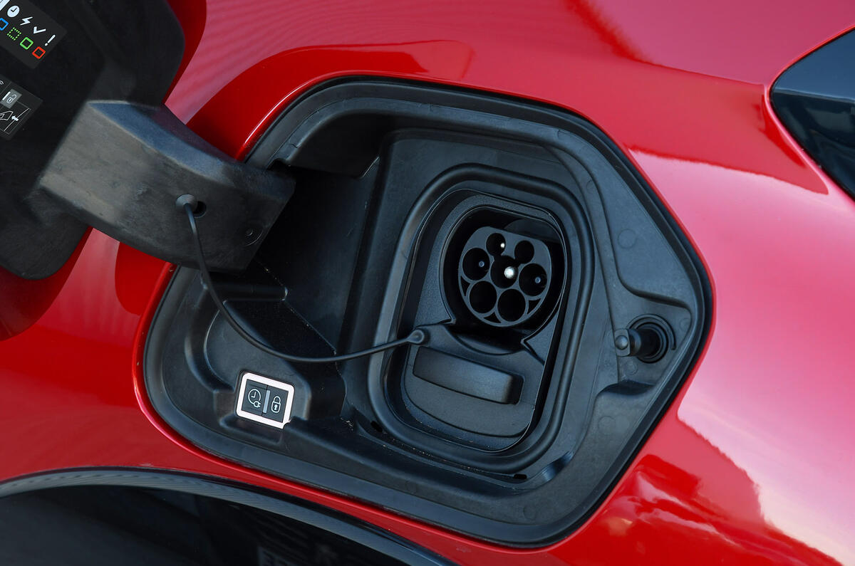 Peugeot e-208 - charging port Peugeot e-208 - charging port