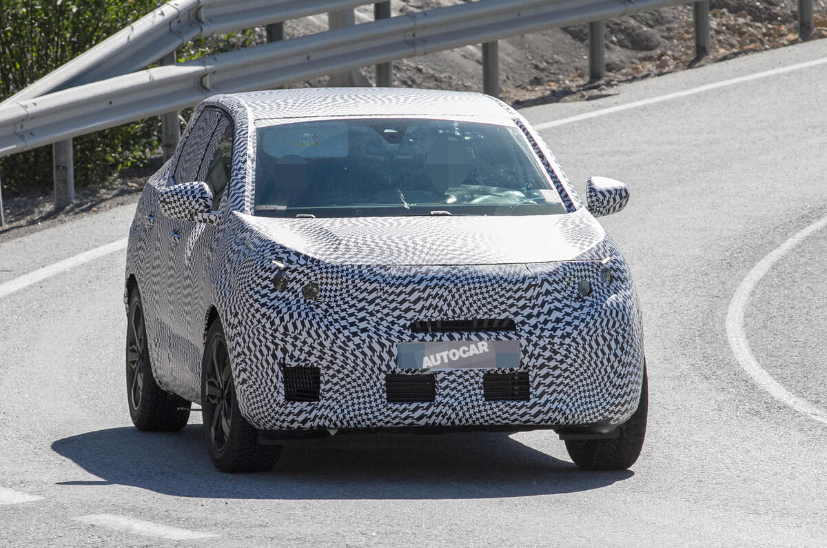 Peugeot 3008 spy shots testing