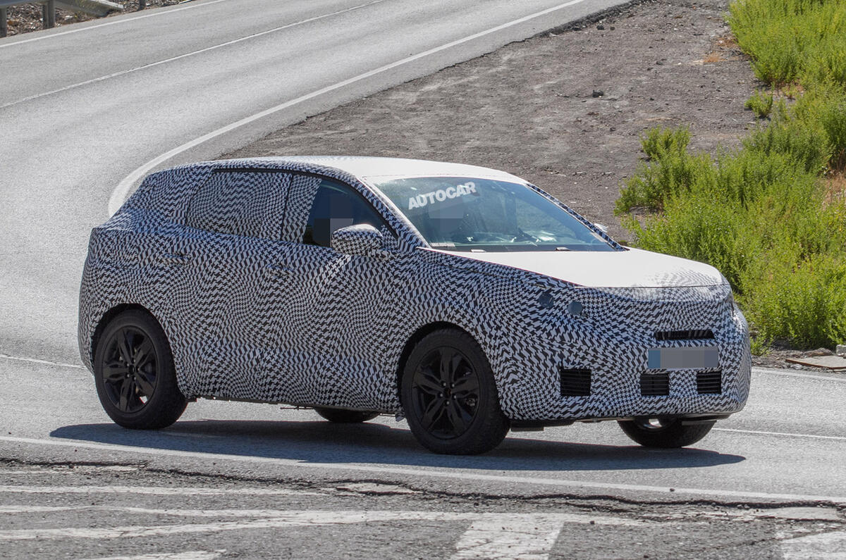 Peugeot 3008 spy shots testing