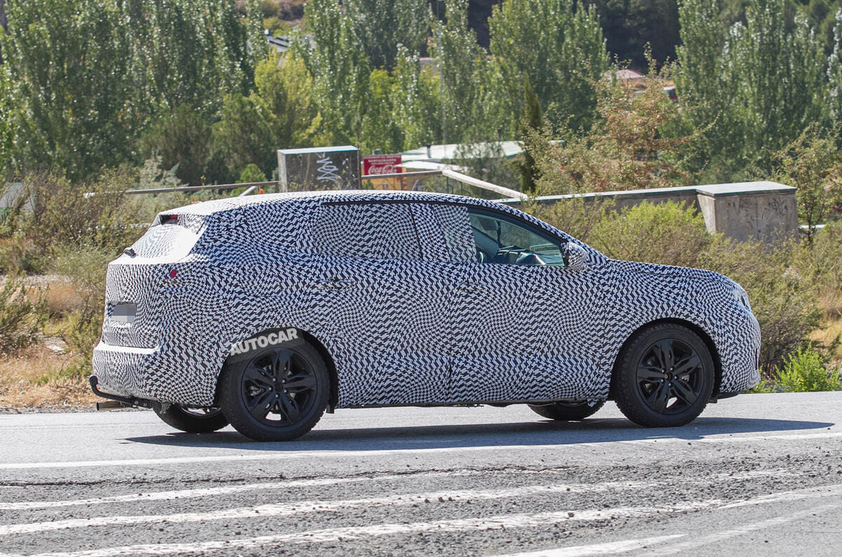 Peugeot 3008 spy shots testing