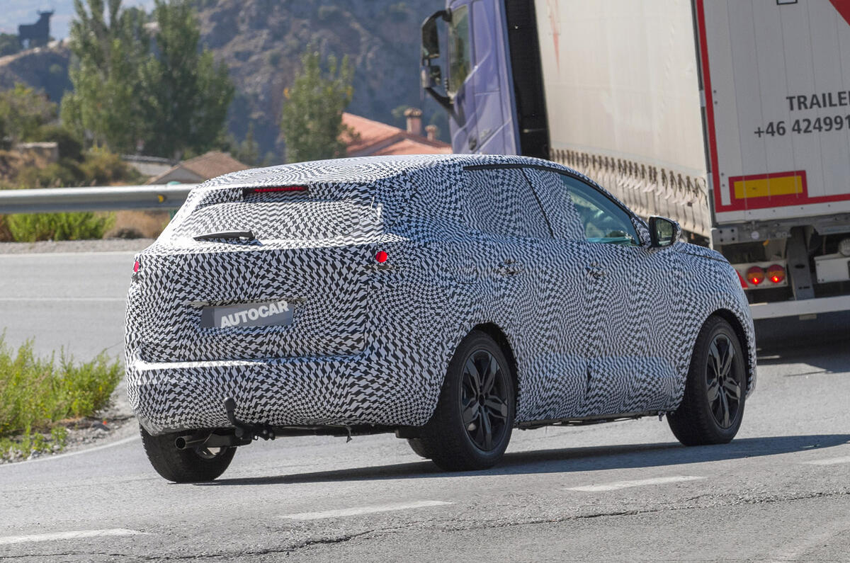 Peugeot 3008 spy shots testing