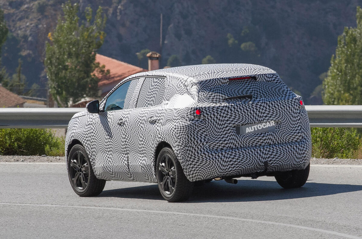 Peugeot 3008 spy shots testing