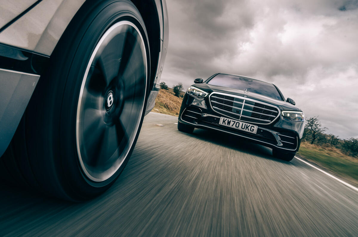 30 olg Flying Spur vs Mercedes Benz S400d 4matic 2021 5175