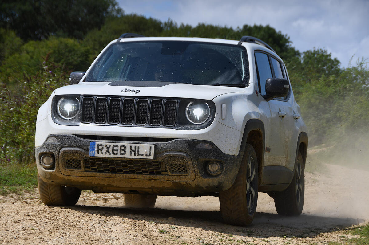 30 Renegade v Subaru XV 2019 4856