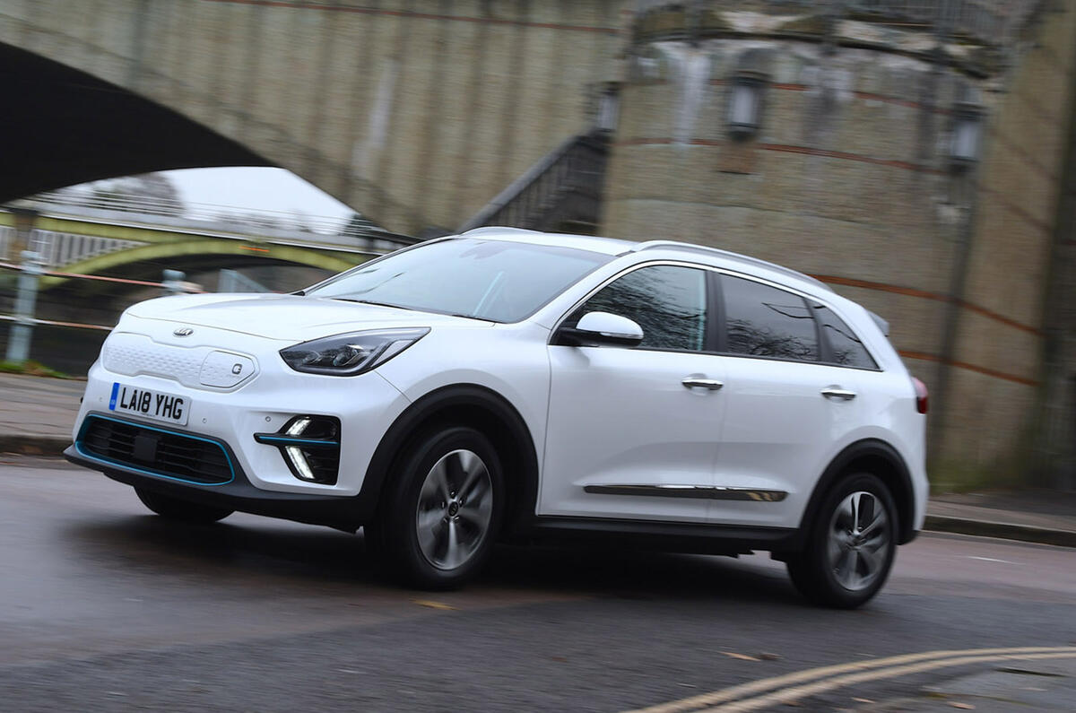 Kia e-Niro - hero side Kia e-Niro - hero side