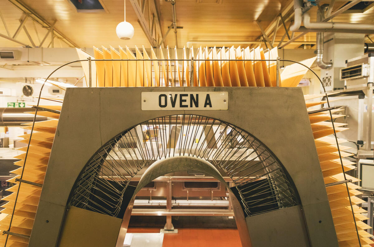 Beamer and basket Beamer and basket