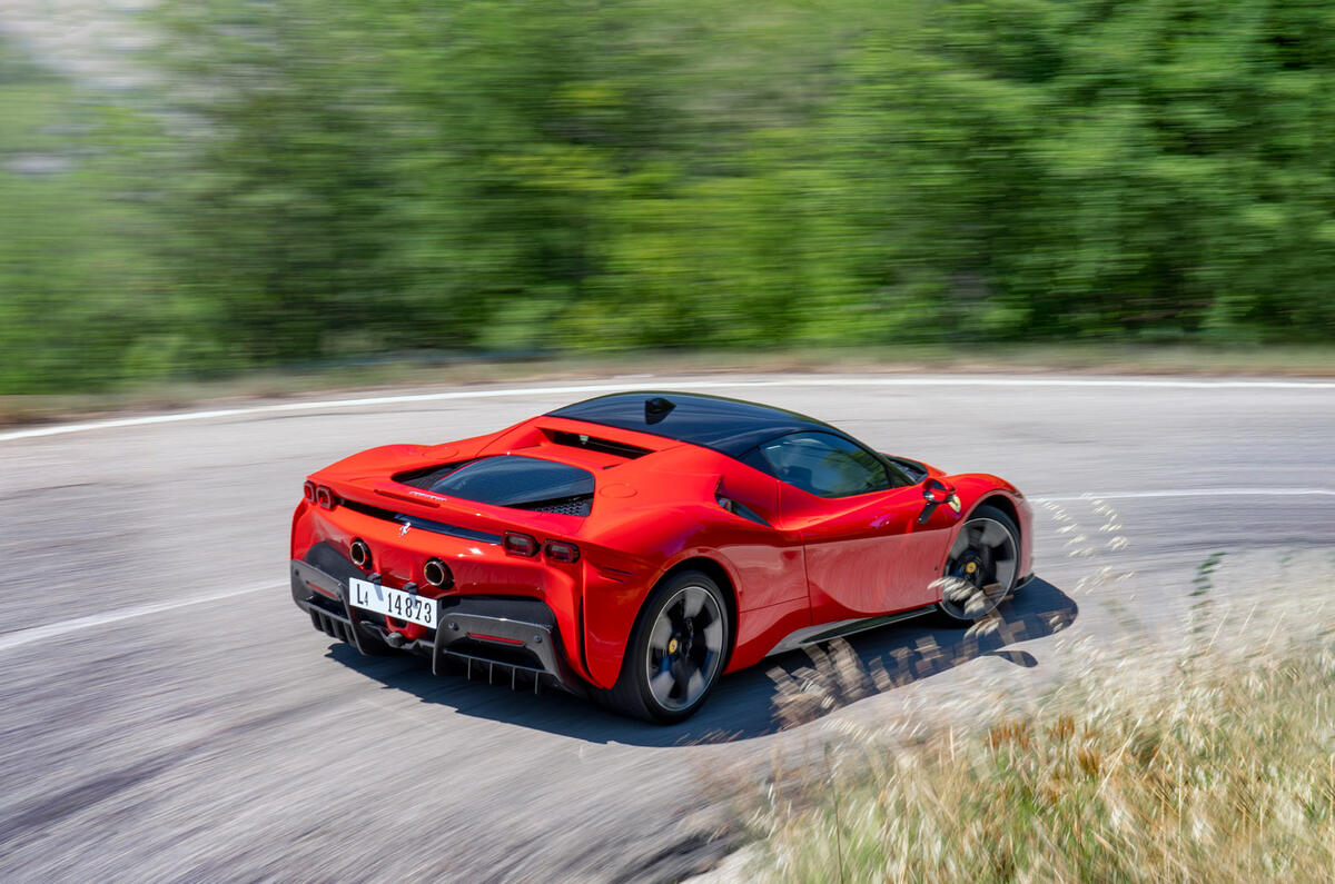 Ferrari SF90 Stradale - rear