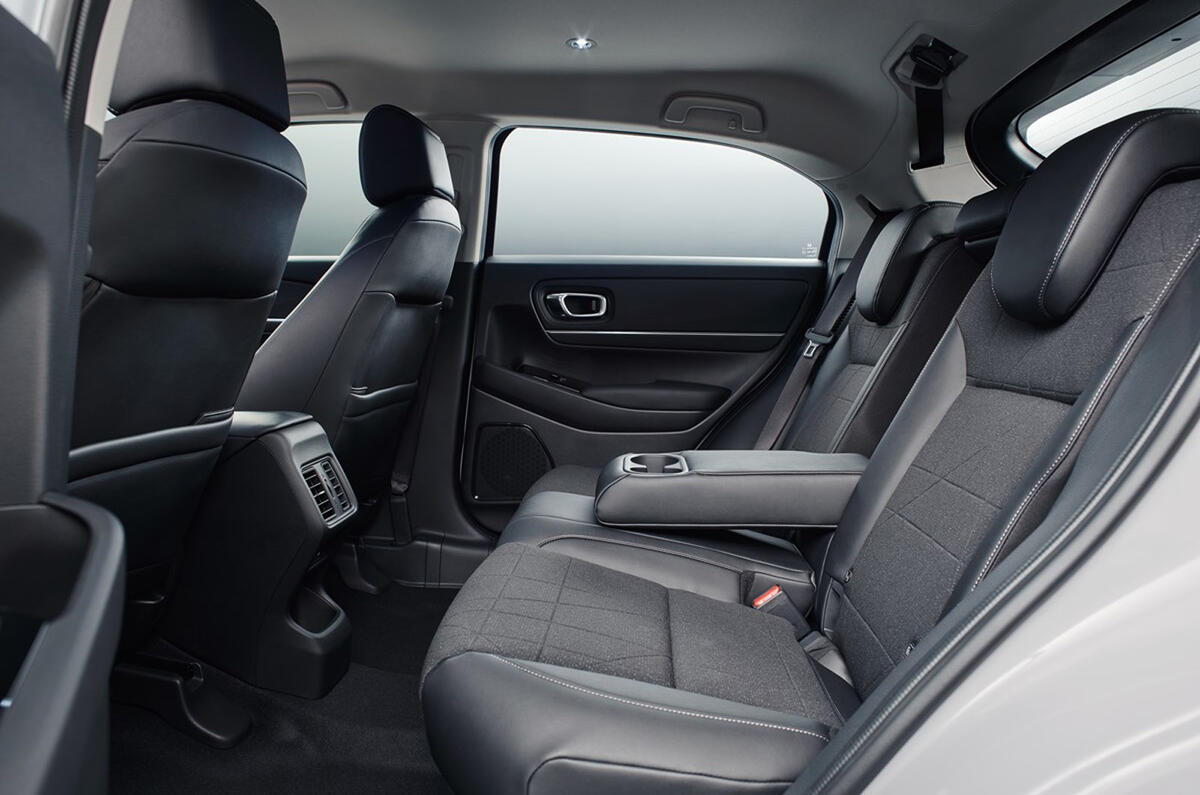 331853 Honda HR V e HEV 2021