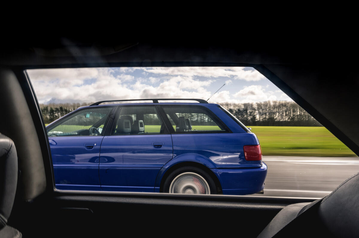Audi RS2 - hero side