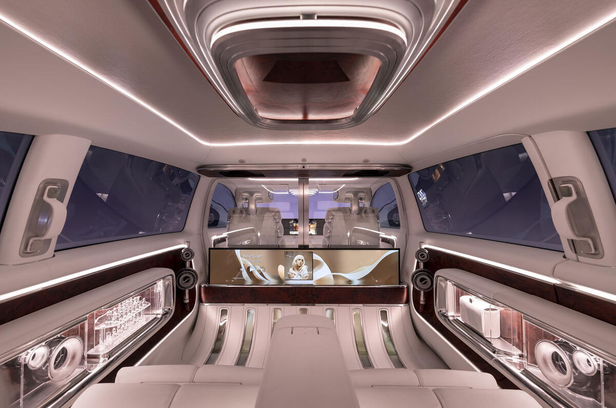 36 Mercedes Vision V Interior rear screen 36 Mercedes Vision V Interior rear screen