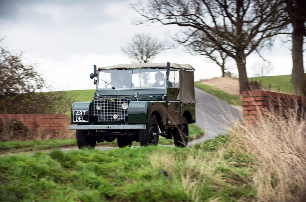 Land Rover Series 1 - tracking front Land Rover Series 1 - tracking front