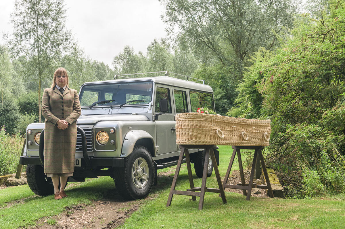 Defender hearse conversion - pose