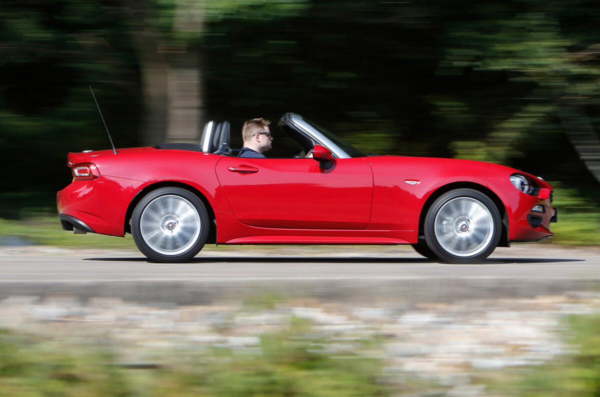 Fiat 124 Spider - tracking side