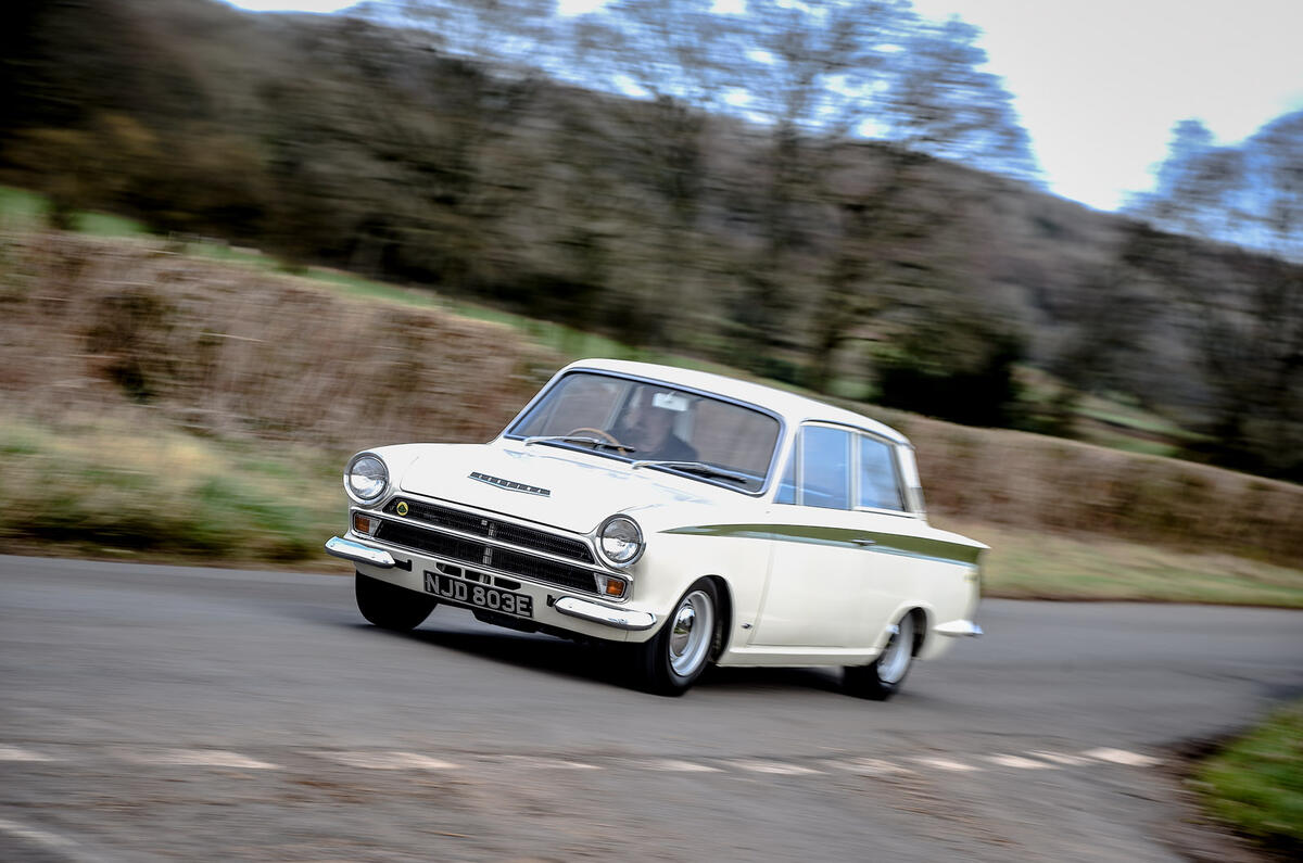 Ford Cortina Lotus - tracking side Ford Cortina Lotus - tracking side
