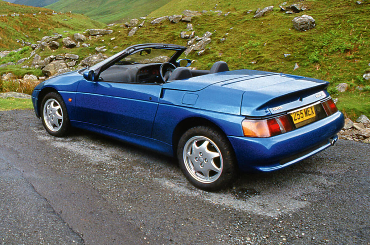 Lotus Elan - tracking side Lotus Elan - tracking side