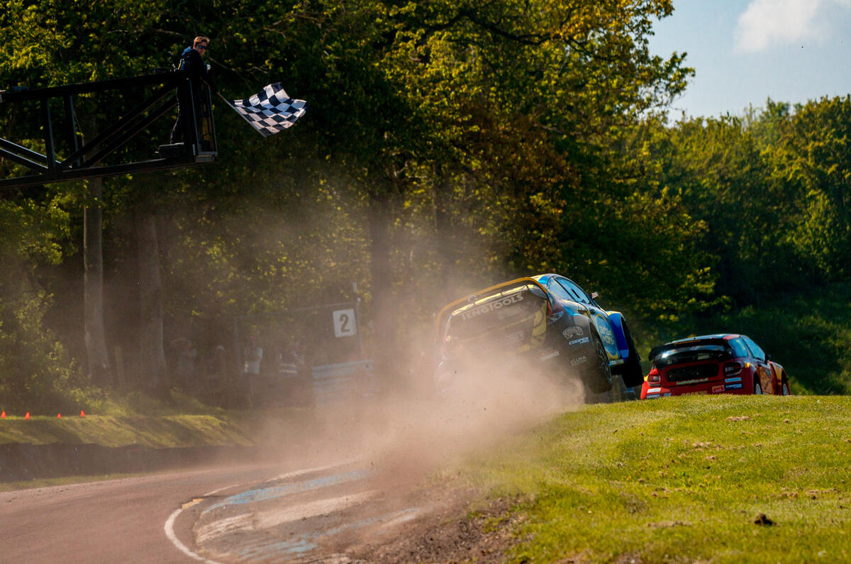 3 Tohill Supercars 1