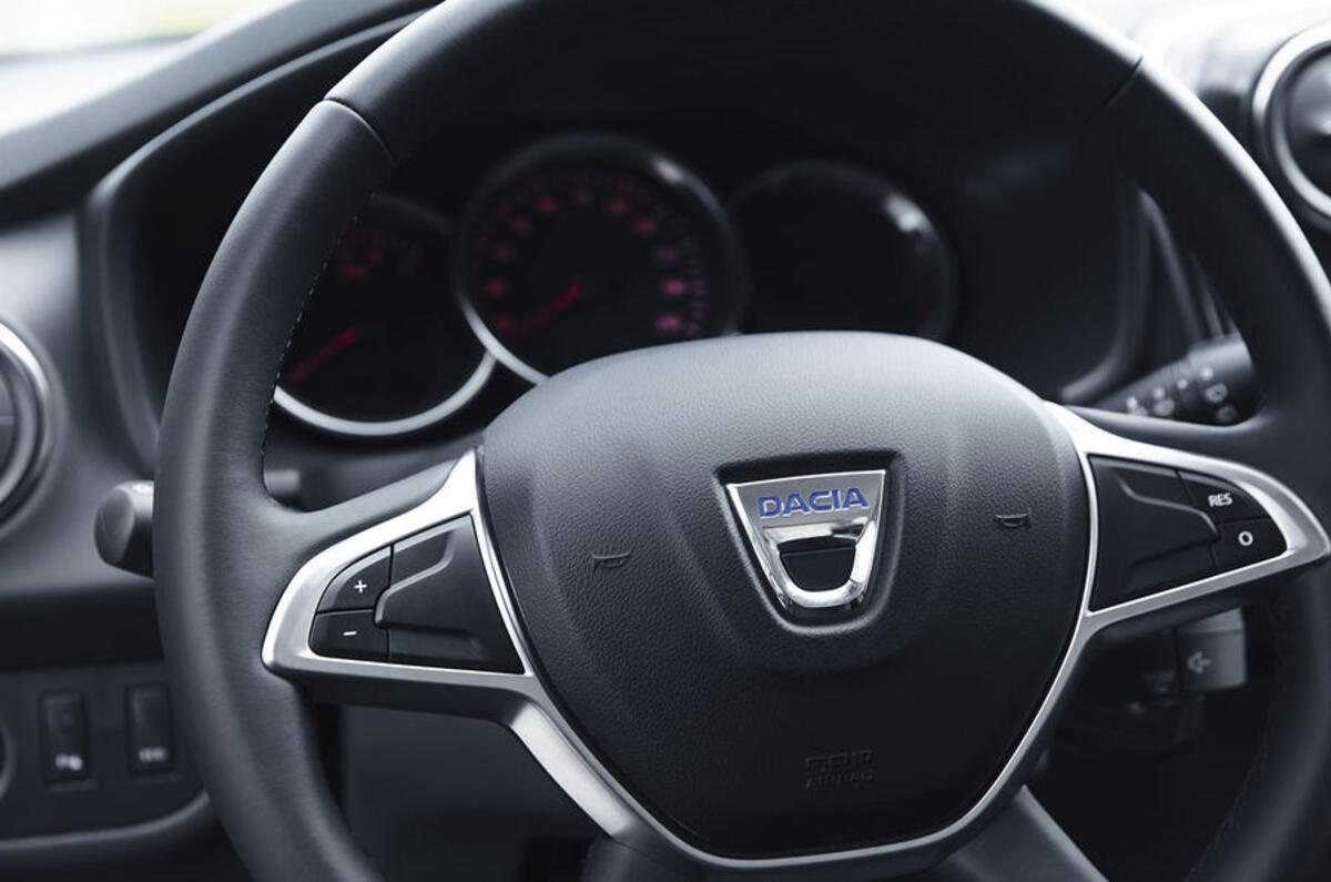 4 dacia sandero 2019 uk fd steering wheel 4 dacia sandero 2019 uk fd steering wheel