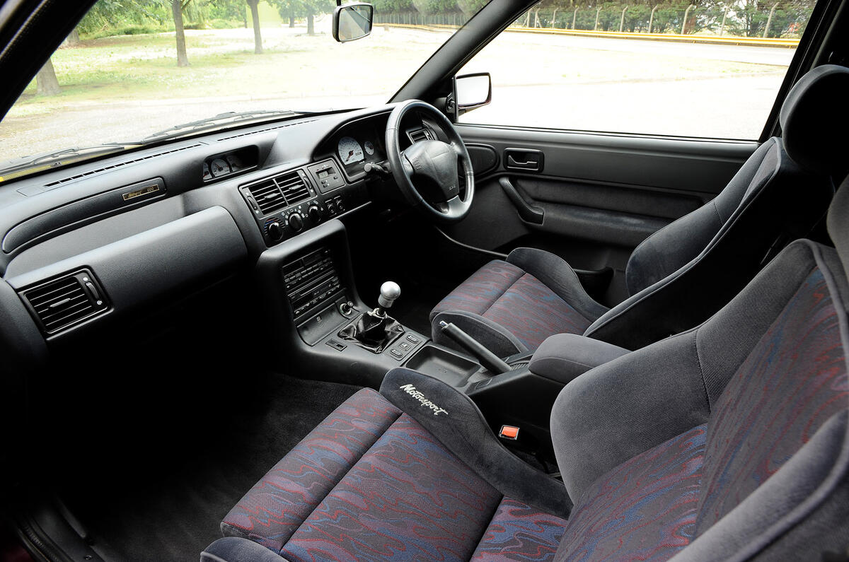 Ford Escort RS Cosworth - interior