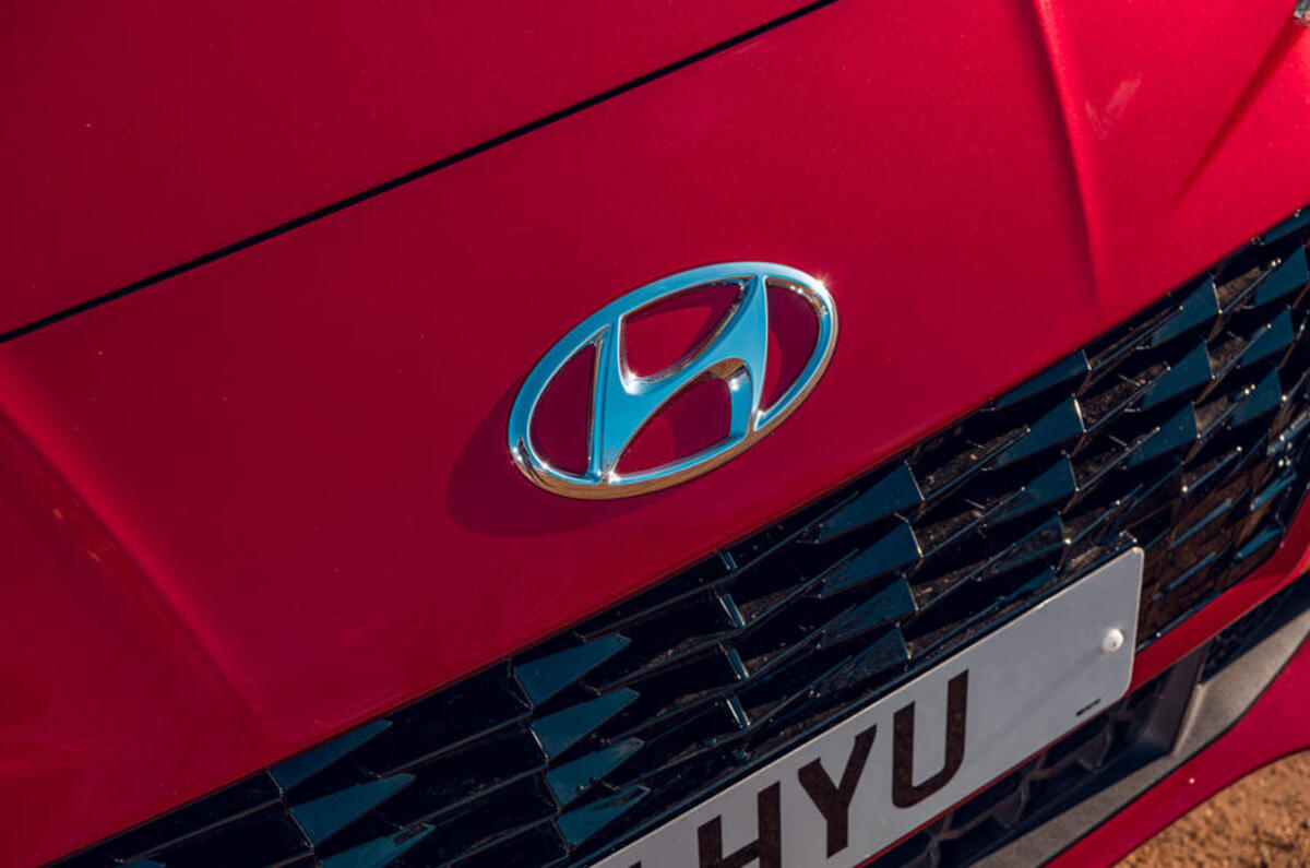 4 hyundai i10 2020 rt nose badge
