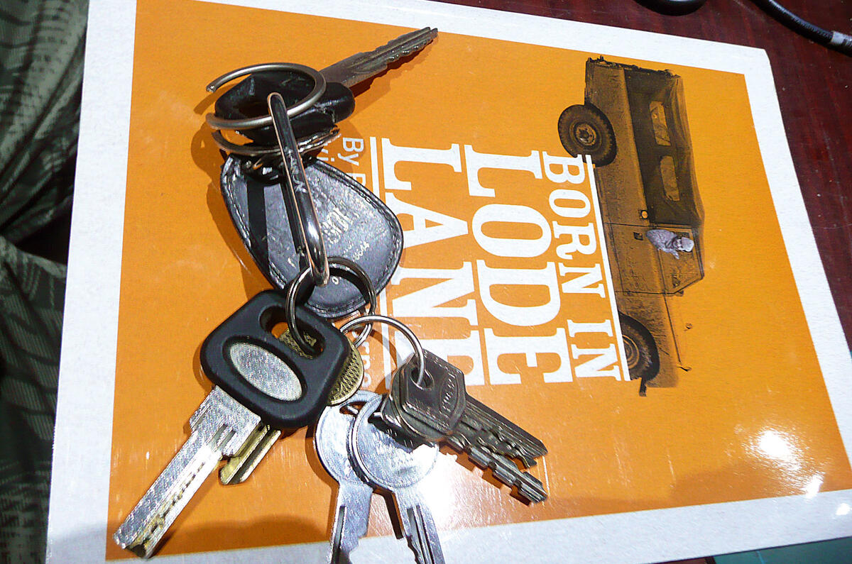 Land Rover sheet and keys Land Rover sheet and keys