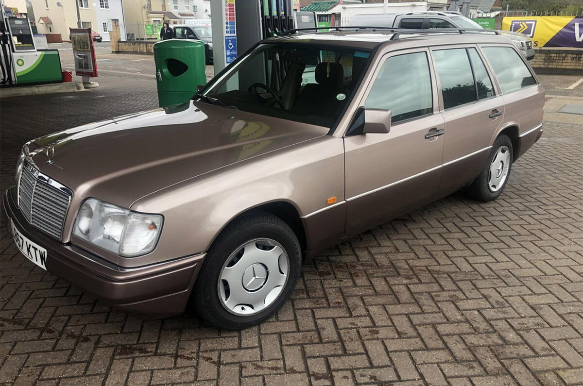 Mercedes-Benz E220 estate - static front Mercedes-Benz E220 estate - static front