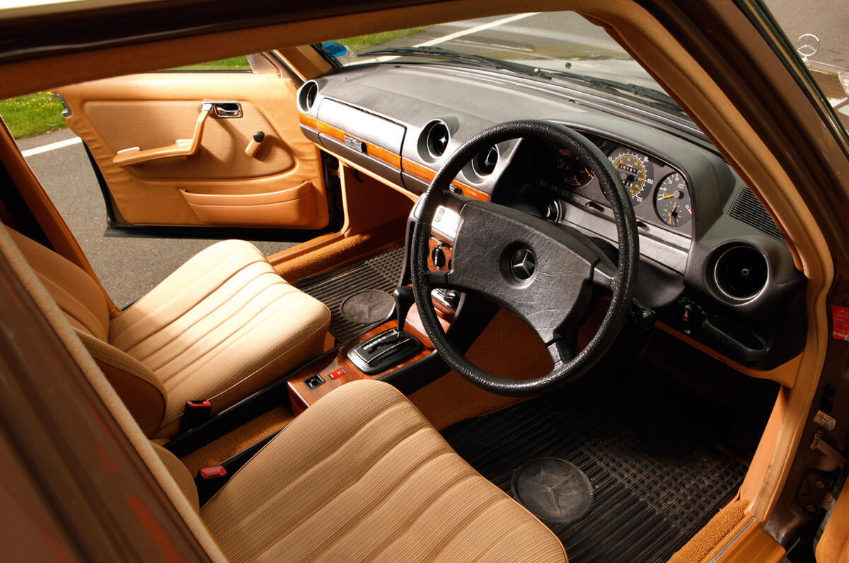 Mercedes-Benz W123 - interior Mercedes-Benz W123 - interior