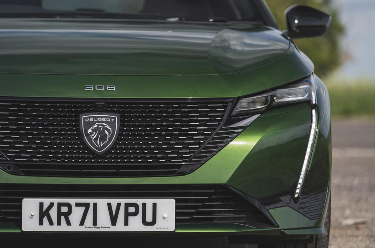 4 peugeot 308 rt 2022 front badge