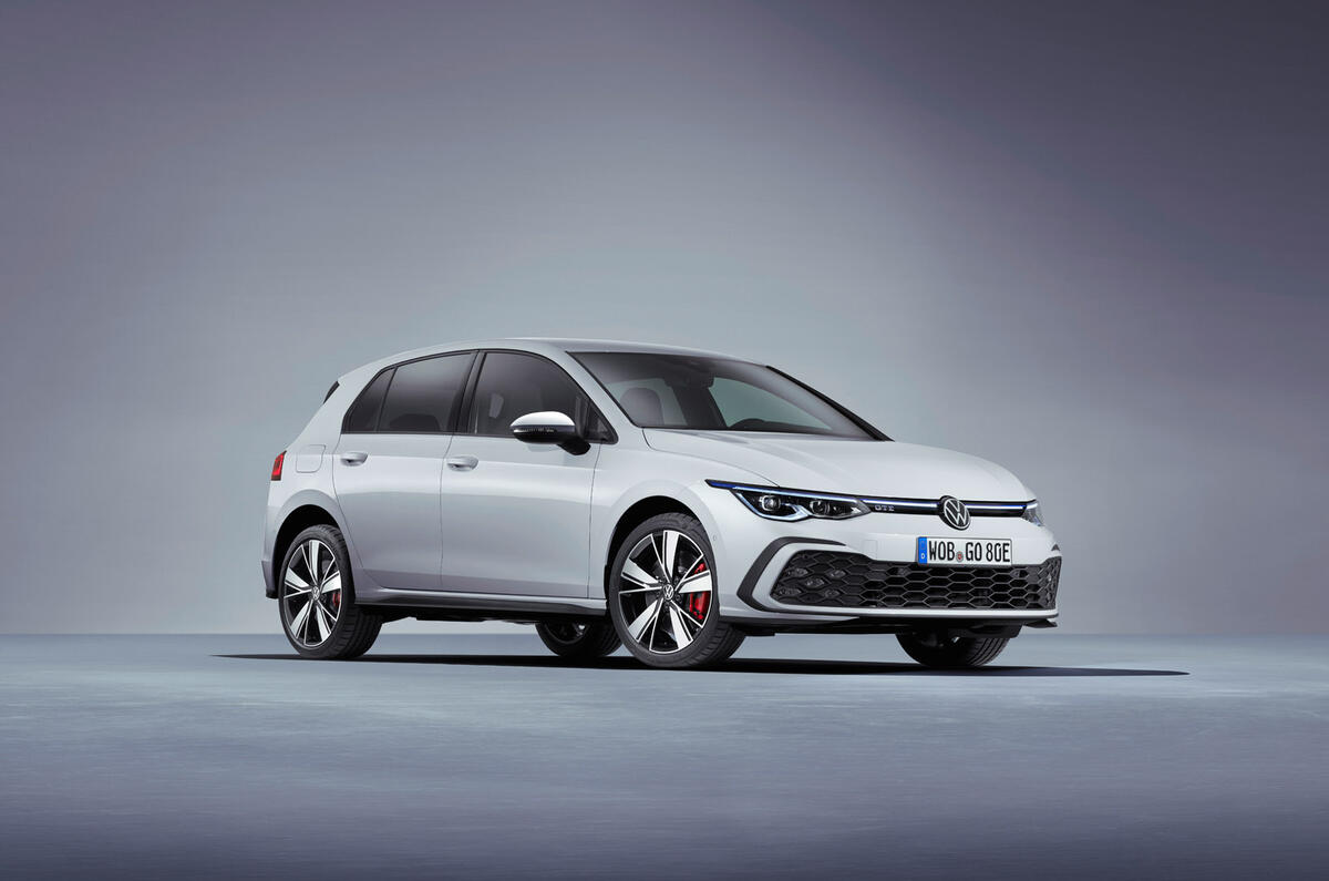 Volkswagen Golf GTE 2020 - stationary front Volkswagen Golf GTE 2020 - stationary front