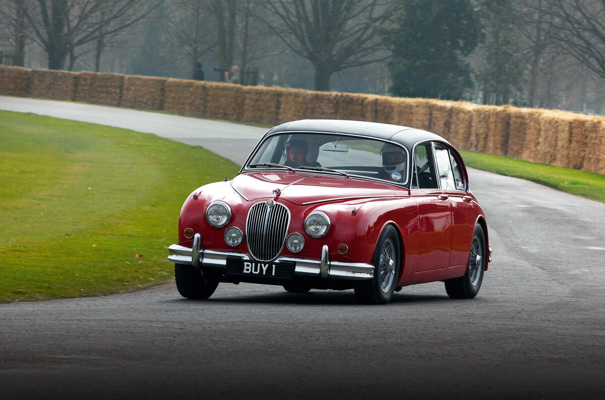 Jaguar MkII - tracking front Jaguar MkII - tracking front