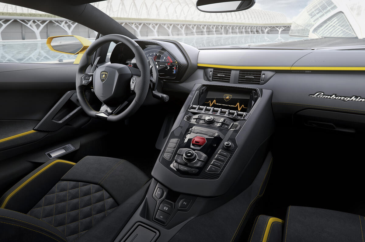 2017 Lamborghini Aventador S revealed with 730bhp