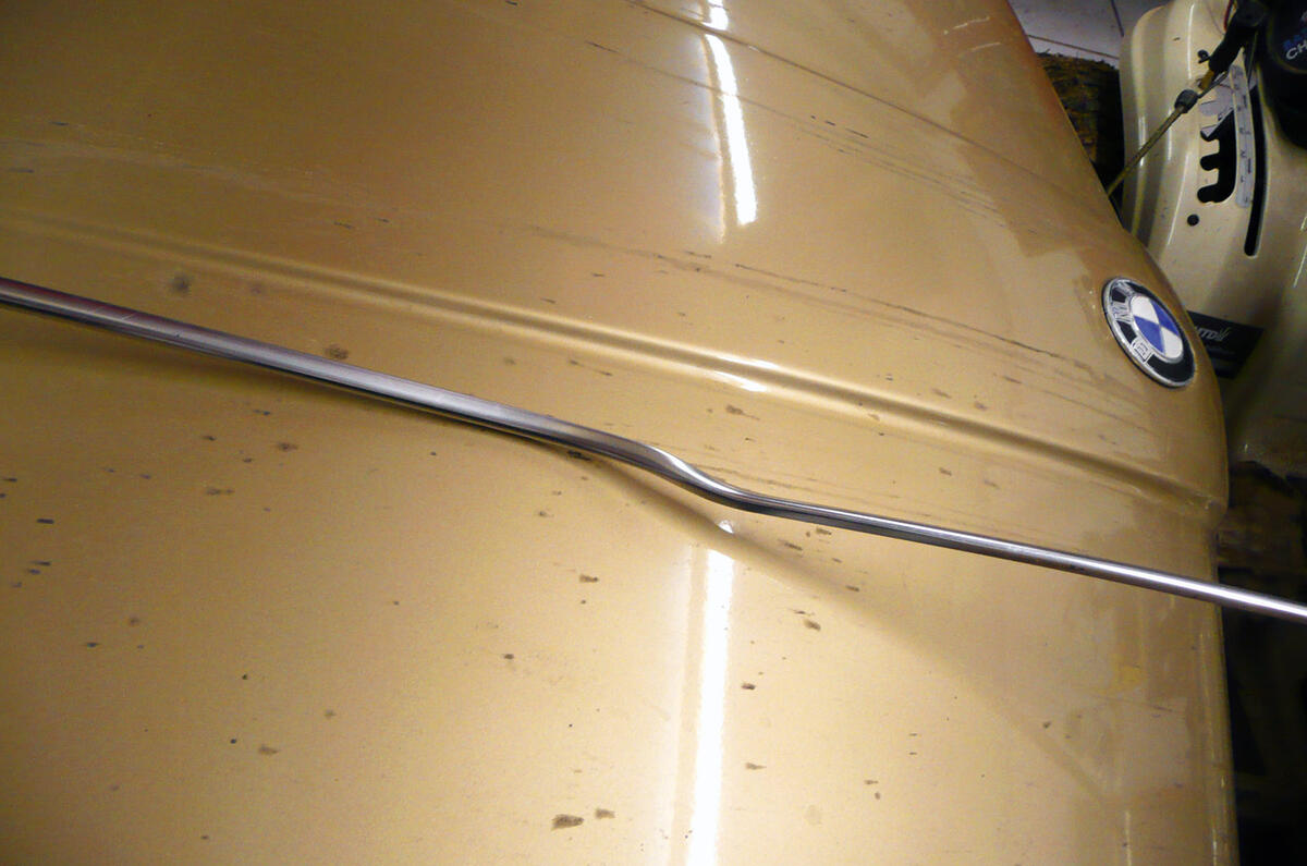 BMW 320 - detached trim BMW 320 - detached trim