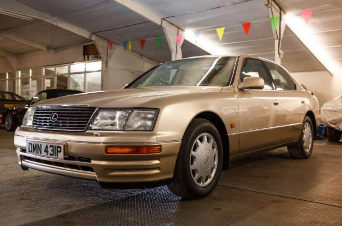 4 Lexus LS400 4 Lexus LS400