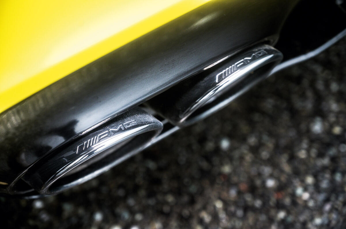 Mercedes-AMG A45 S 2019 - exhaust pipes