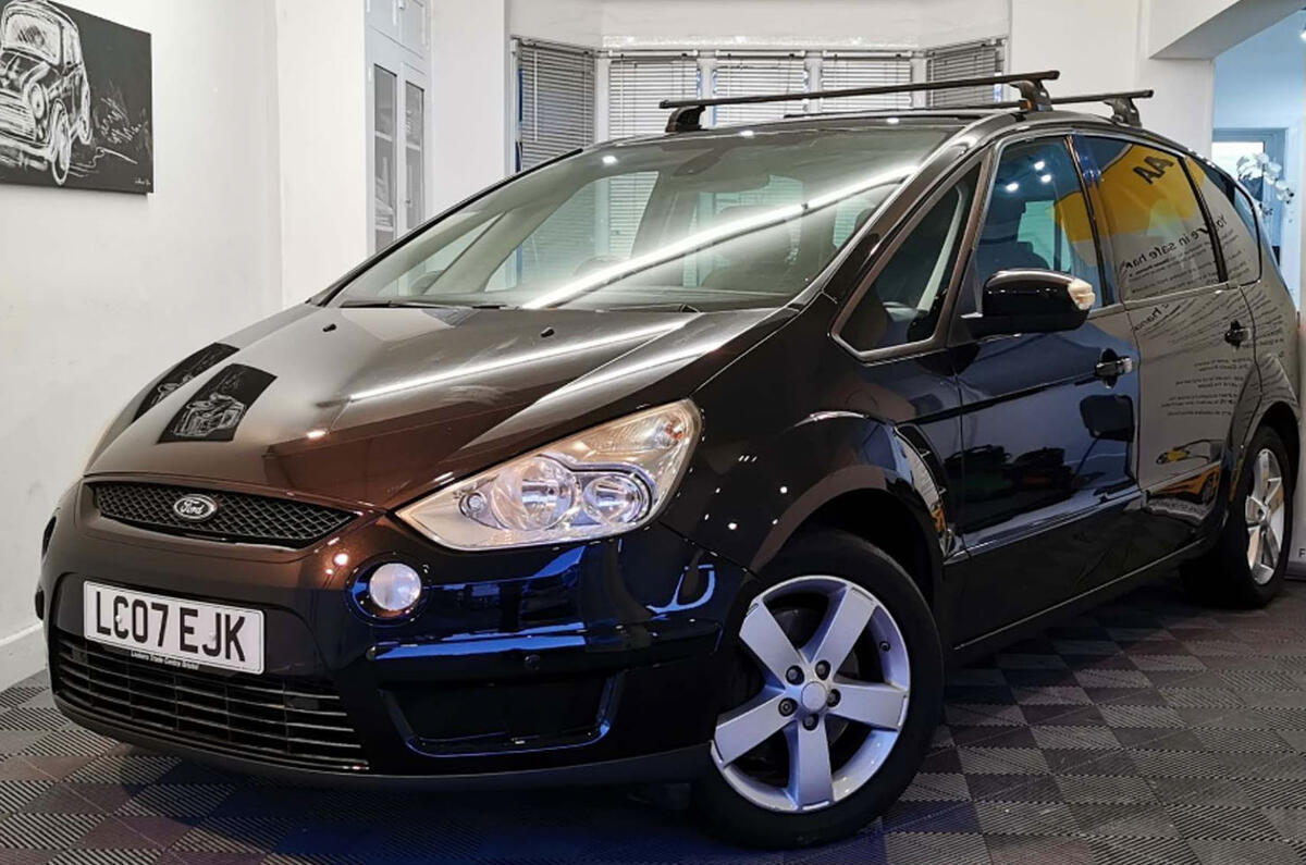 Ford S-Max 2.5T Titanium Ford S-Max 2.5T Titanium