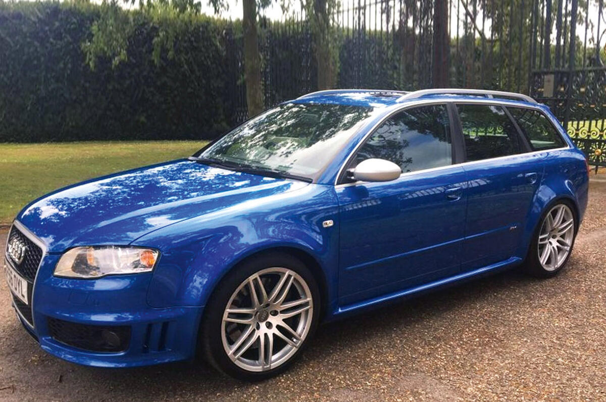 Audi RS4 Avant - stationary side