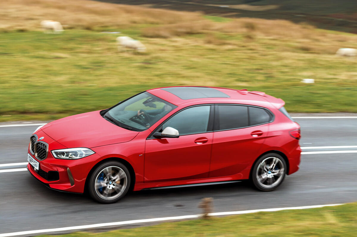 BMW M135i 2019 - hero side