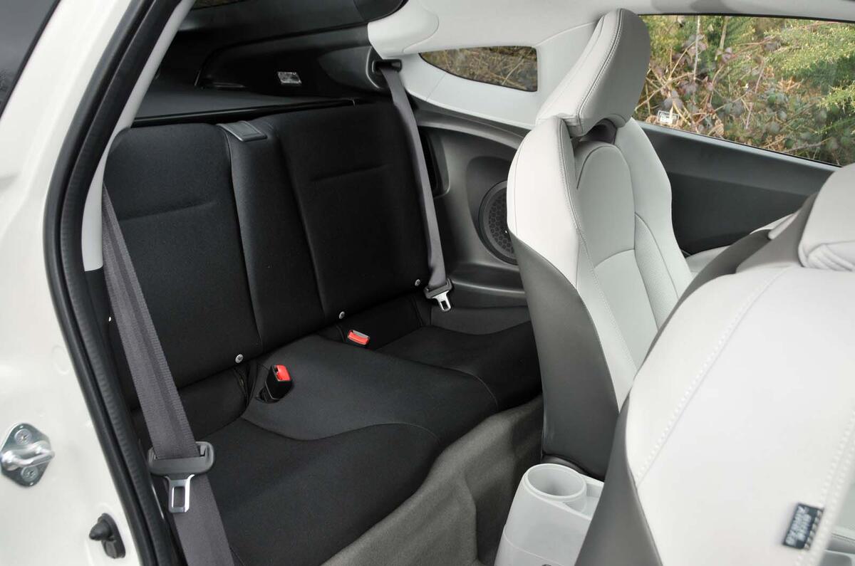 Honda CRZ 2010 rear seats Honda CRZ 2010 rear seats