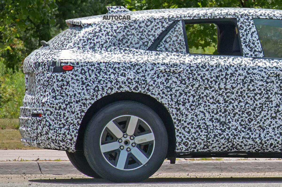 Honda Prologue camo 2022 side zoom Honda Prologue camo 2022 side zoom