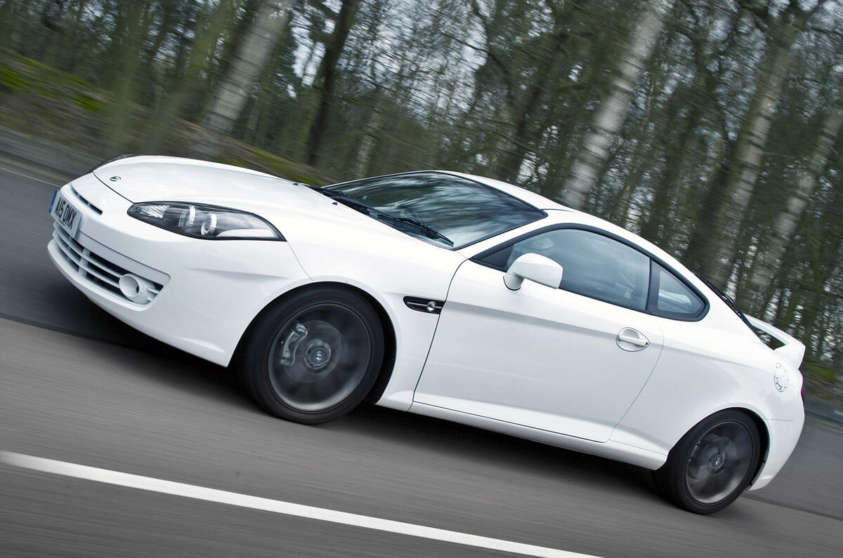 Hyundai Coupe - front Hyundai Coupe - front