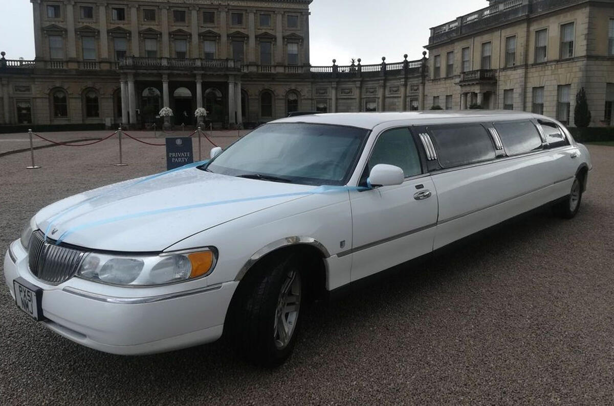 Lincoln Town Car - static front Lincoln Town Car - static front