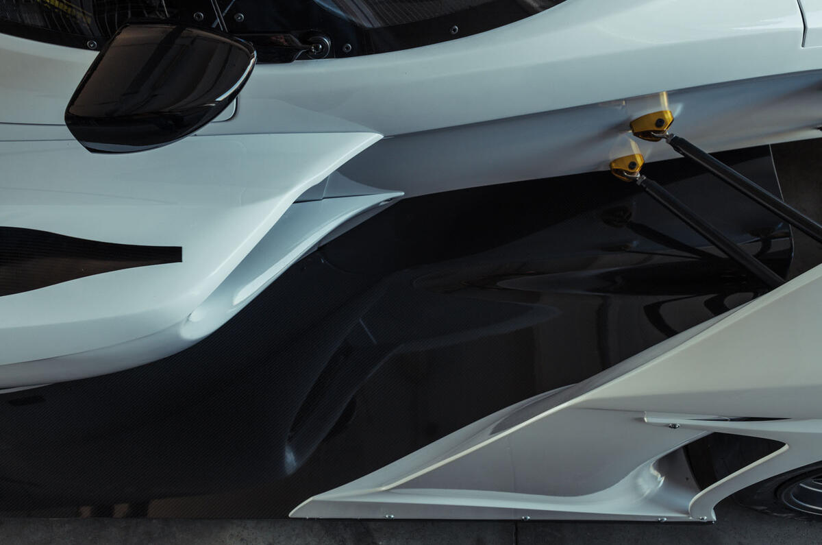 5 Praga R1 2021 official images carbon 5 Praga R1 2021 official images carbon