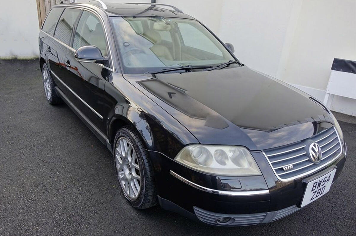 Volkswagen Passat Estate - stationary front Volkswagen Passat Estate - stationary front