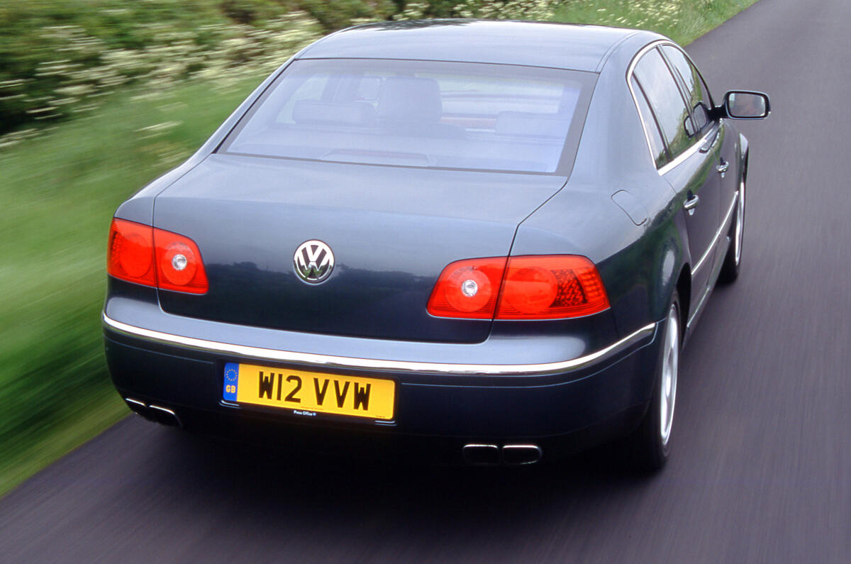 Volkswagen Phaeton W12 2003 rear tracking Volkswagen Phaeton W12 2003 rear tracking