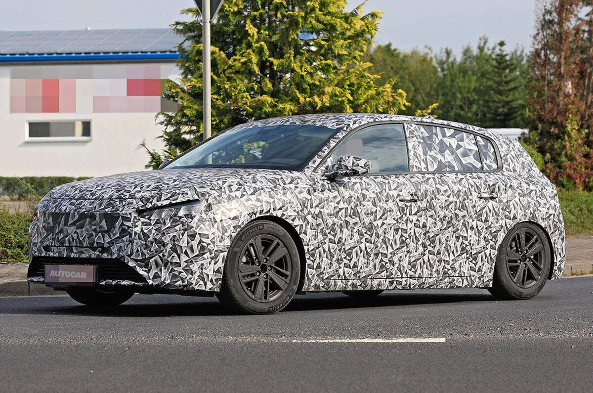 2022 Peugeot 308 prototype - side 2022 Peugeot 308 prototype - side