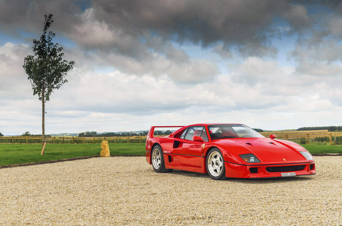Ferrari F40 - stationary side Ferrari F40 - stationary side