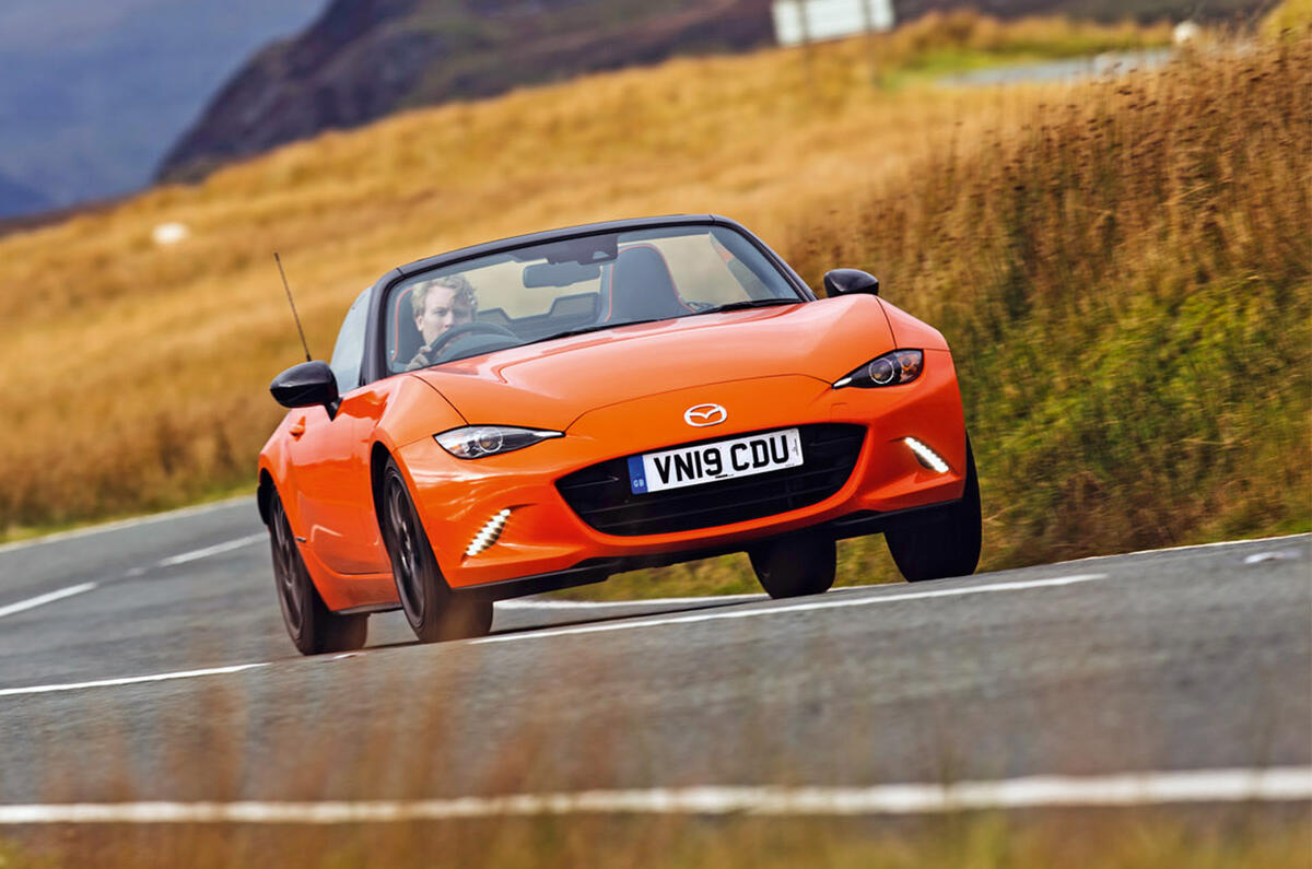 Mazda MX-5 2019 - tracking front Mazda MX-5 2019 - tracking front